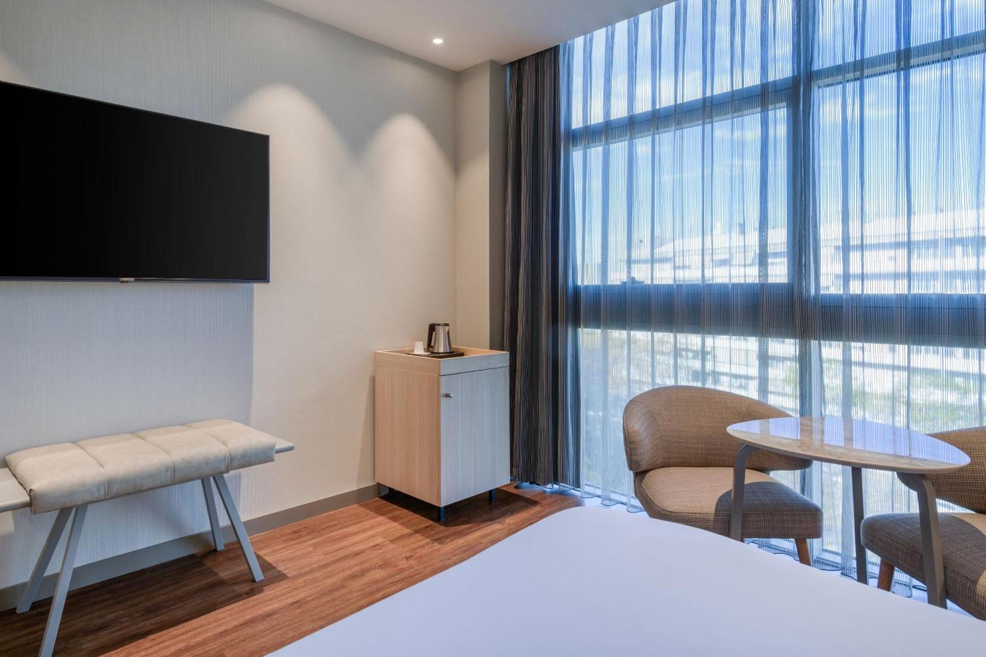 Ac Hotel Som By Marriott L'Hospitalet de Llobregat Kültér fotó