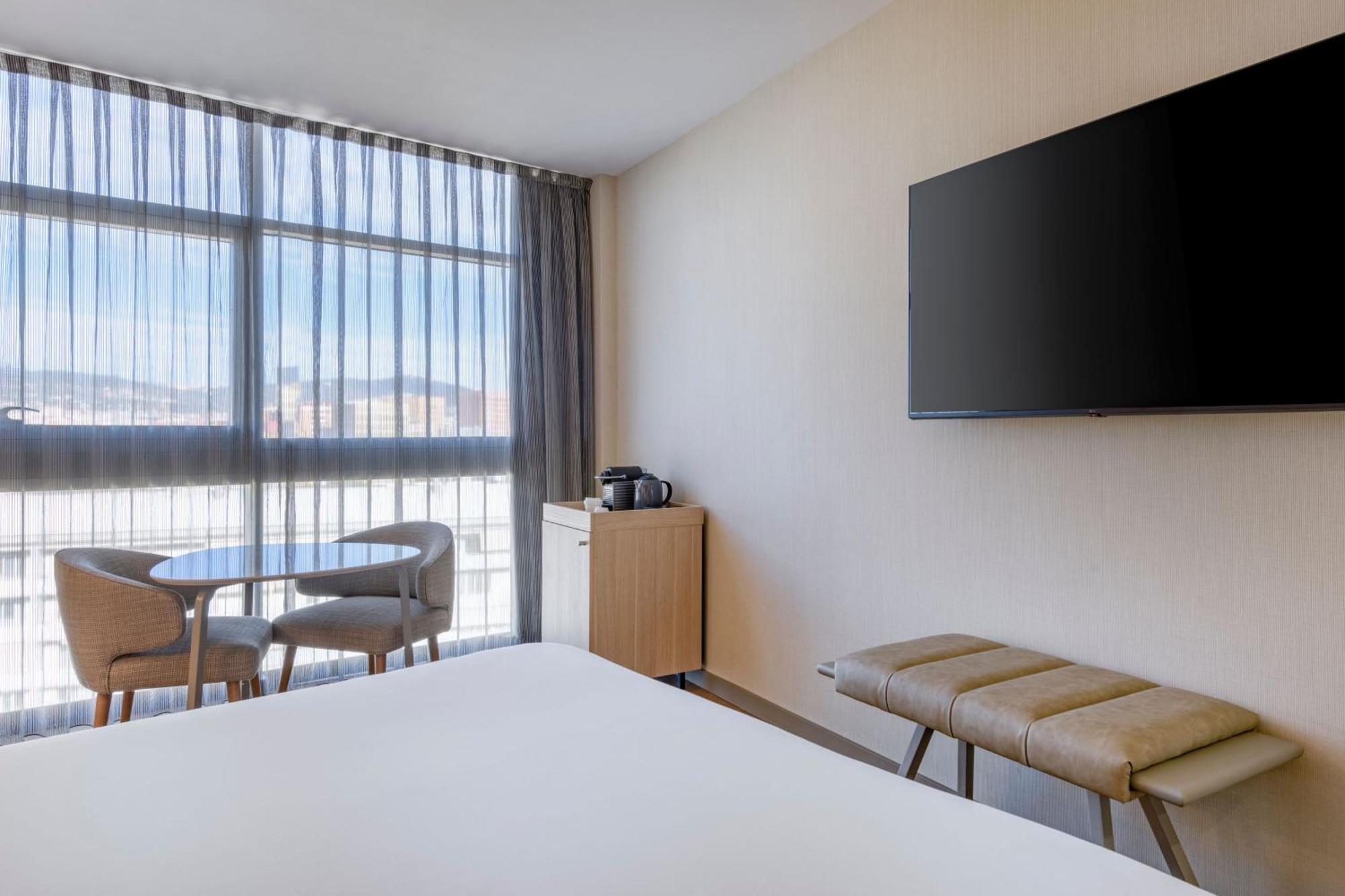 Ac Hotel Som By Marriott L'Hospitalet de Llobregat Kültér fotó