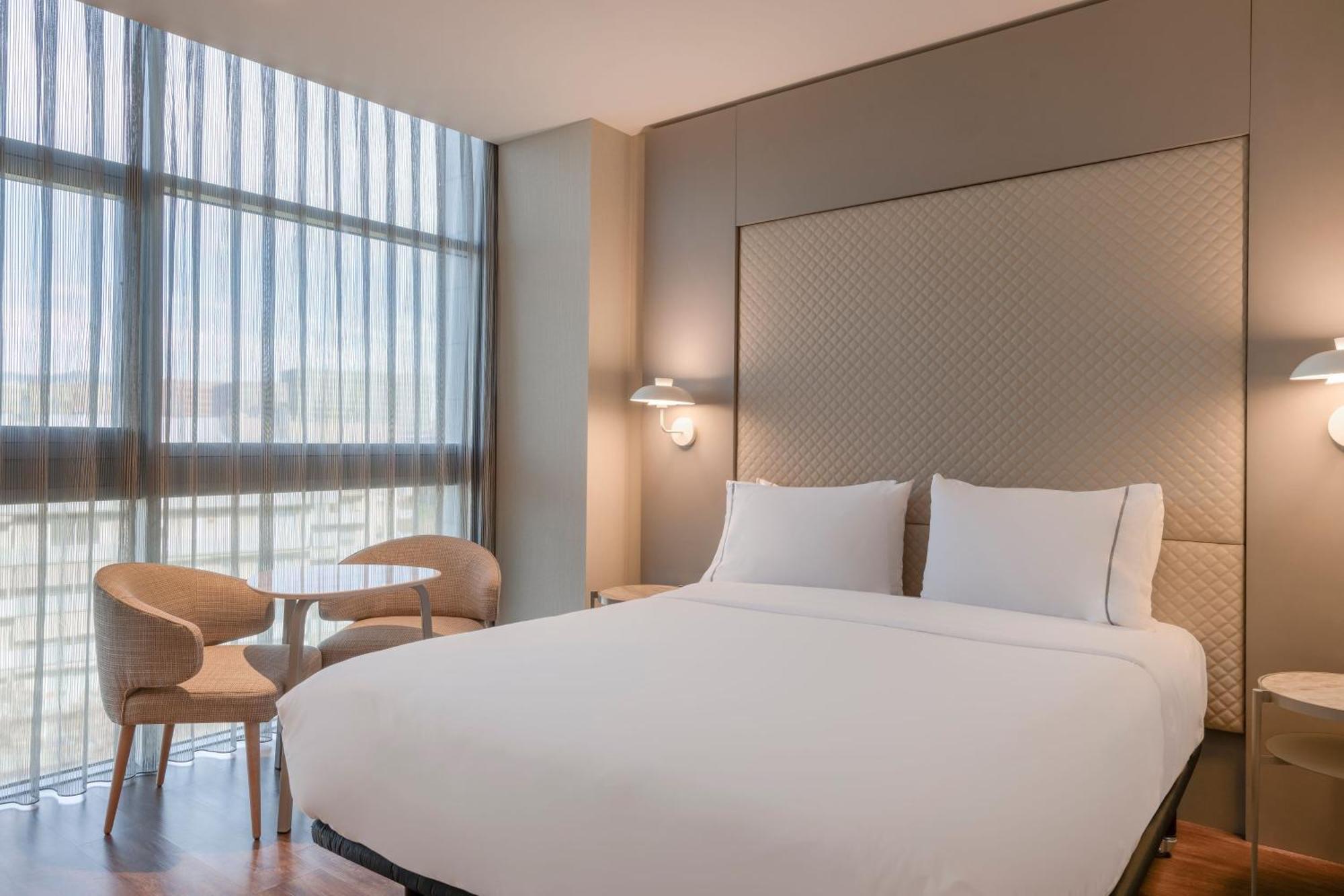 Ac Hotel Som By Marriott L'Hospitalet de Llobregat Kültér fotó