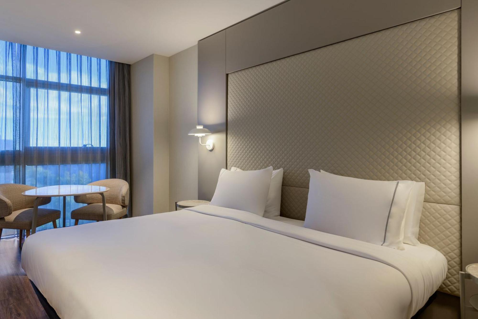 Ac Hotel Som By Marriott L'Hospitalet de Llobregat Kültér fotó