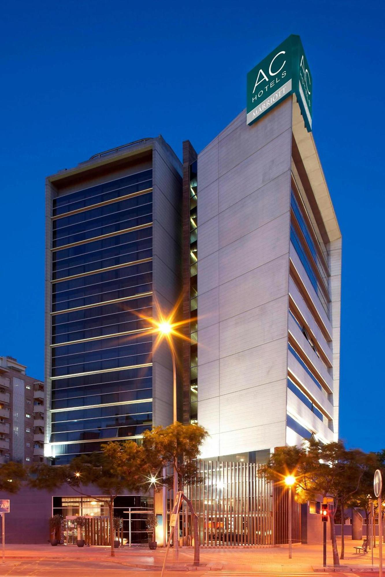 Ac Hotel Som By Marriott L'Hospitalet de Llobregat Kültér fotó